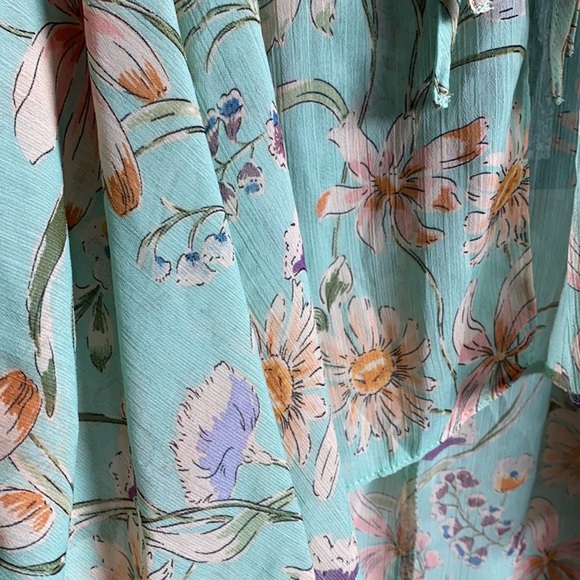 Unique sheer waterfall floral beach cover up NWOT Size 14 M/L - Picture 8 of 11